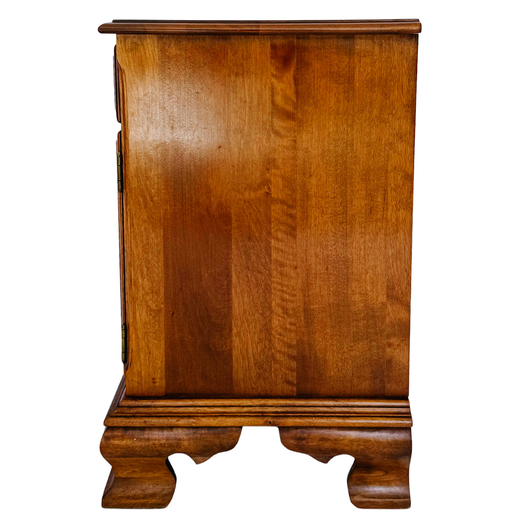 Ethan Allen by Baumritter American Queen Anne Nightstands