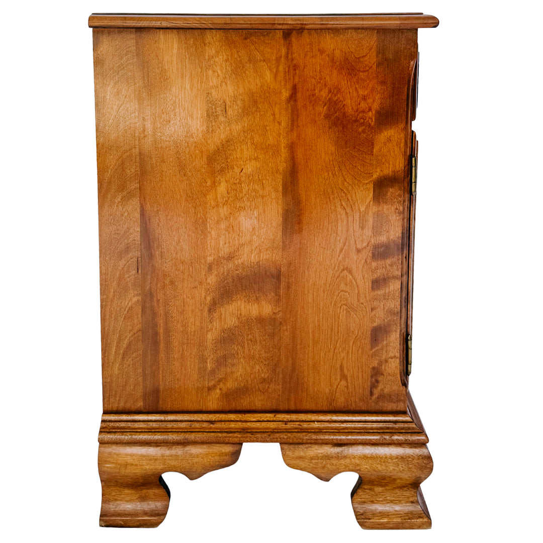 Ethan Allen by Baumritter American Queen Anne Nightstands
