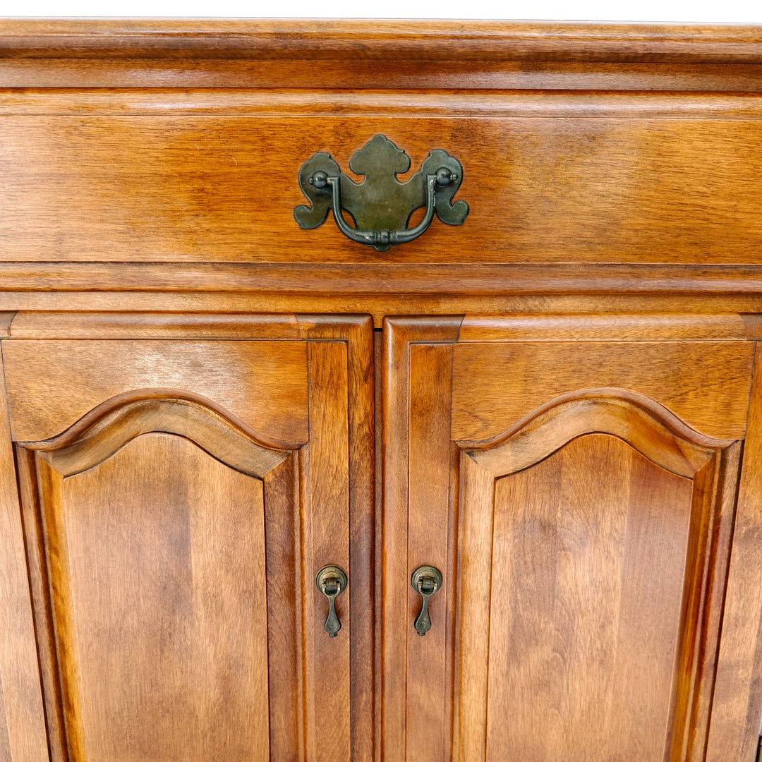 Ethan Allen by Baumritter American Queen Anne Nightstands