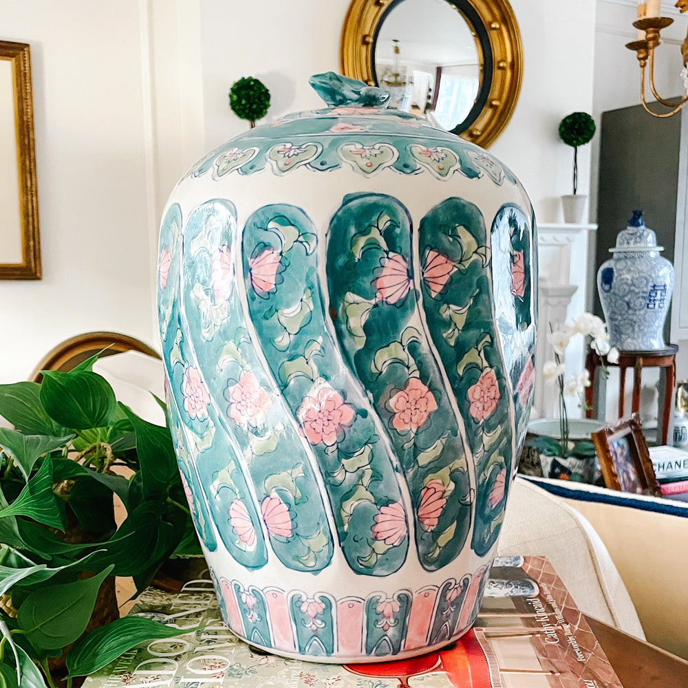 Vintage Ethan Allen Pink & Green Chinoiserie Swirl Jar With Frog Finial