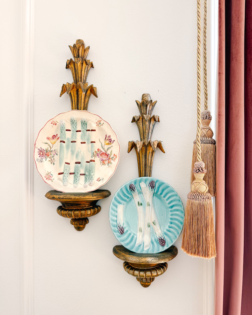 Pair of Florentine Style Giltwood Resin Wall Plate Holders