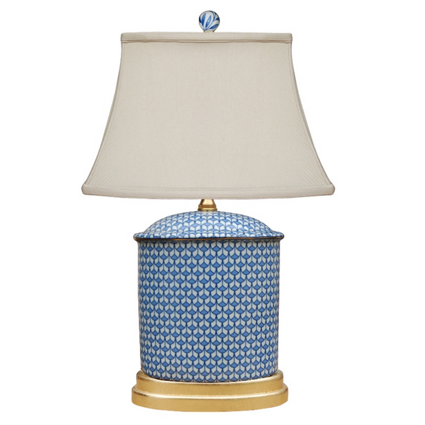 Single Blue & White Fishnet Porcelain Table Lamp With Gold Base