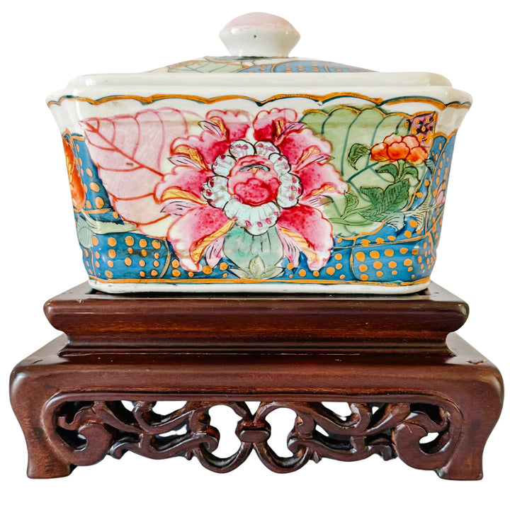 Vintage Chinoiserie Tobacco Leaf Porcelain Lidded Box on Carved Wooden Stand
