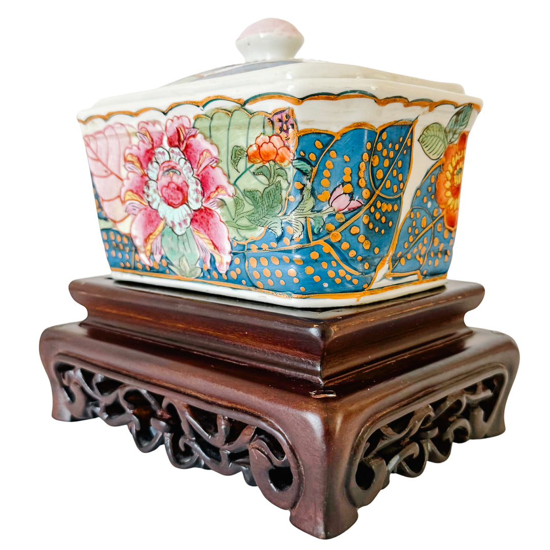 Vintage Chinoiserie Tobacco Leaf Porcelain Lidded Box on Carved Wooden Stand