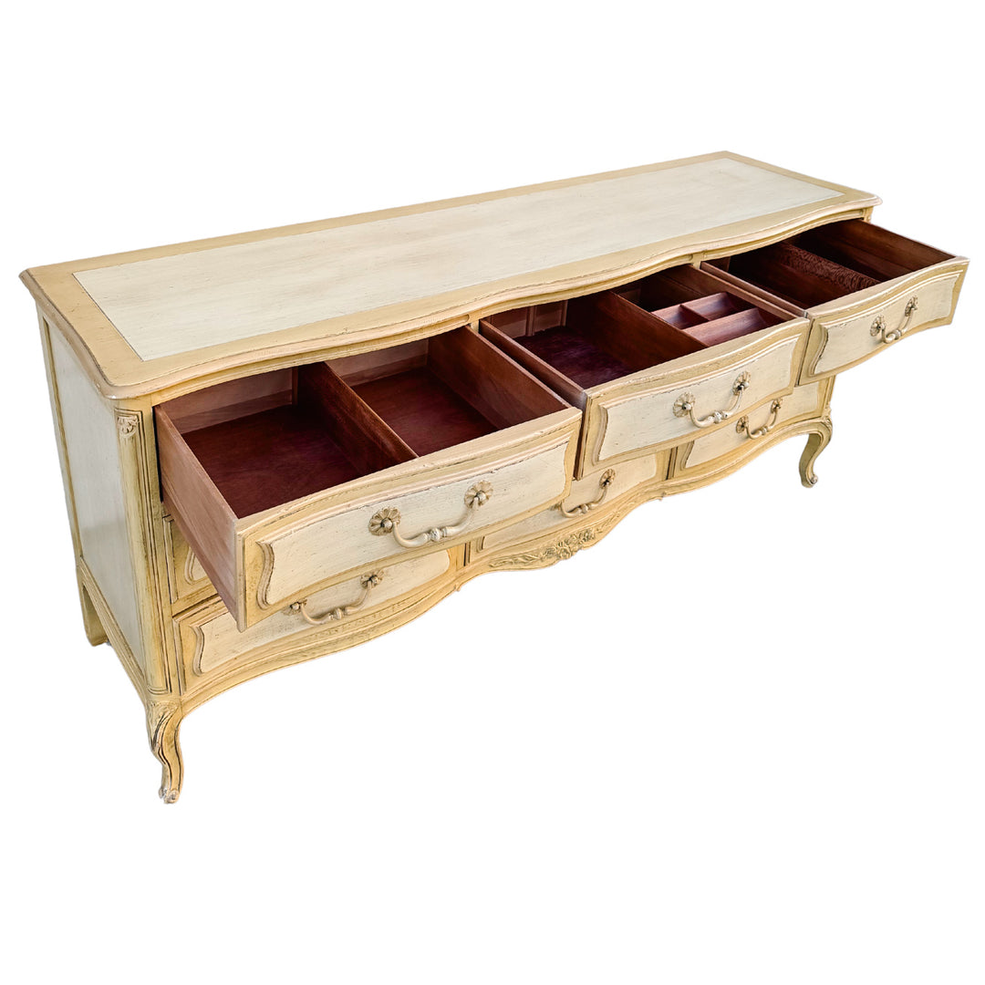 1960 Henredon French Provincial Louis XV Dresser 1960 Henredon French Provincial Louis XV Dresser