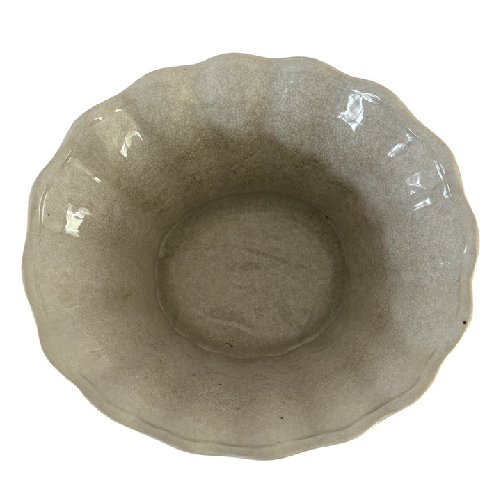 United Wilson Neoclassical Scalloped Ceramic Cachepot