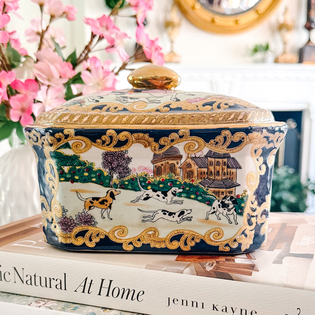 Vintage Chinese Export Hunting Scene Lidded Box
