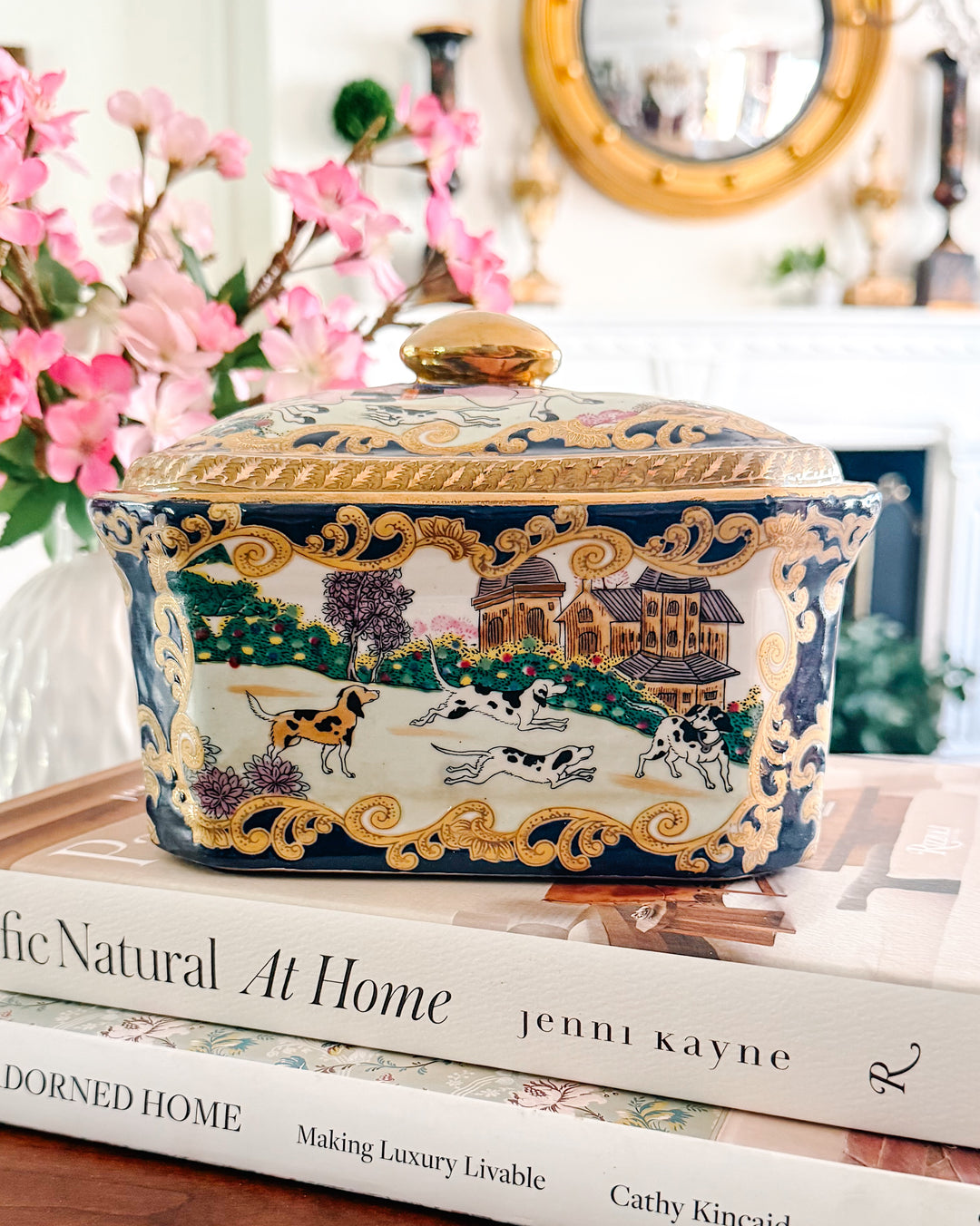 Vintage Chinese Export Hunting Scene Lidded Box