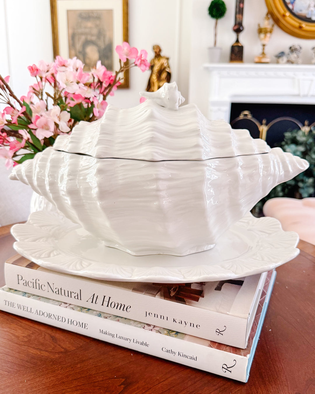 1970s Italian White Porcelain Conch Shell Tureen Set With Underplate & Ladle